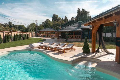 Mladenovac House | Casa Lumina