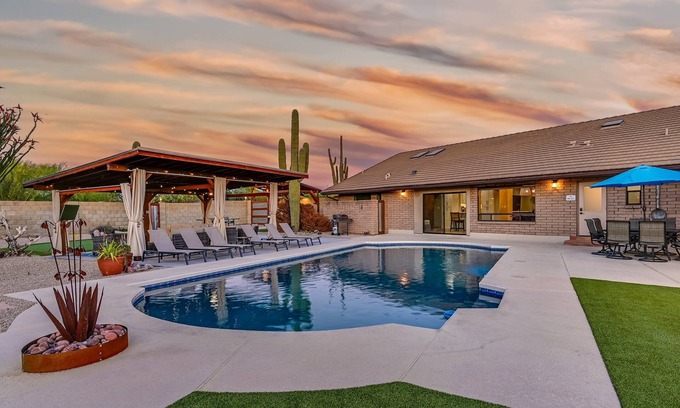 Desert View Village House | Casa Luna | 8BR w/Pool, Hot Tub, Putting Green | Pet Friendly