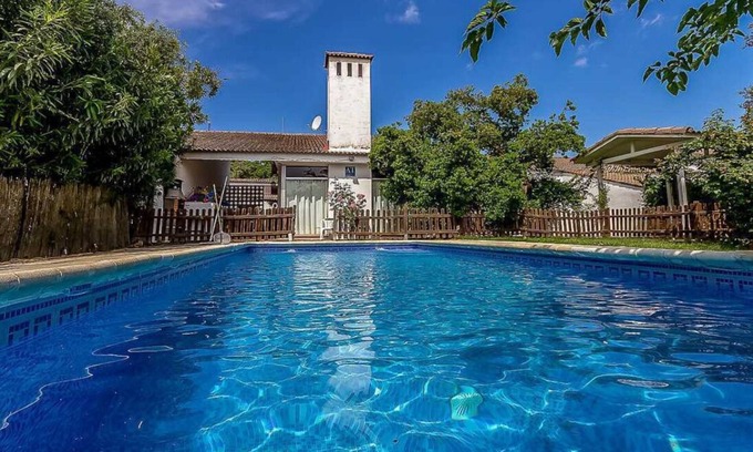 Valdecaballeros Ski Chalet | Casa Macondo, sierra de Guadalupe, your pets are welcome.