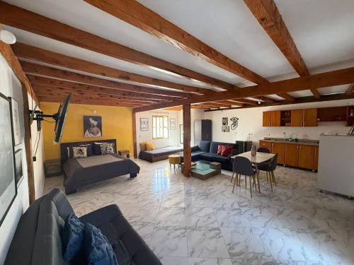 Rionegro Apartment | Casa Madeira