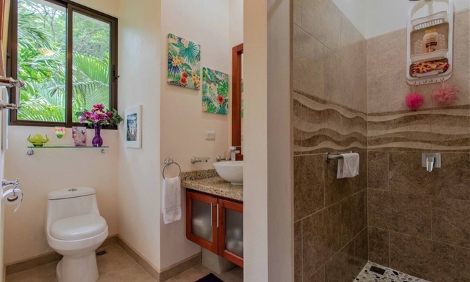 Tres Rios House | Casa Mariposa, in the middle of the mountains but close to the beaches.