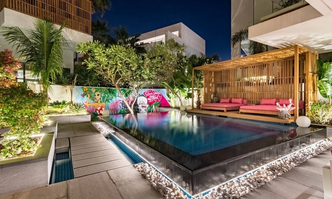 Palm Jumeirah Apartment | Casa Mariposa with Private Pool & Garden!