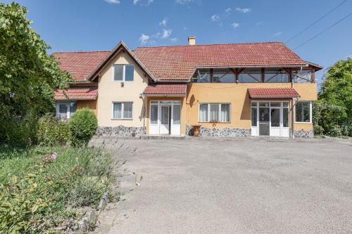 Tarlungeni House | Casa Mihai