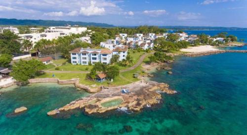 Orange Bay Apartment | Casa Mire-Lee, Seaside Serenity at Negril 7 miles Beach, Point Village