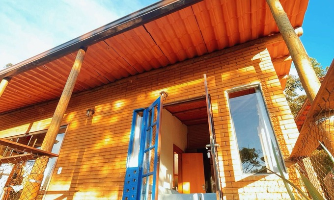 Teresopolis Ski Chalet | Casa Mohini: Deck Para Montanha e Lareira. Piscina Natural e Templo a 5 min