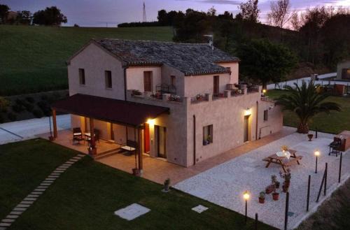 Monsano Apartment | Casa Montefiore 13 Girasoli LT nella tranquilla campagna Marchigiana