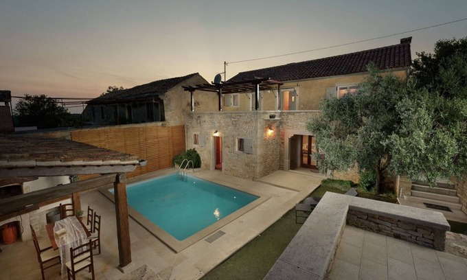 Prkacini Villa | Casa Nina - Careffuly restored old Istrian villa with private pool and sauna