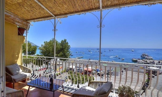 Positano City Centre House | Casa Ninnolo: A bright and sunny two-story independent house situated in a central location, at a short distance from the beach, with Free WI-FI.