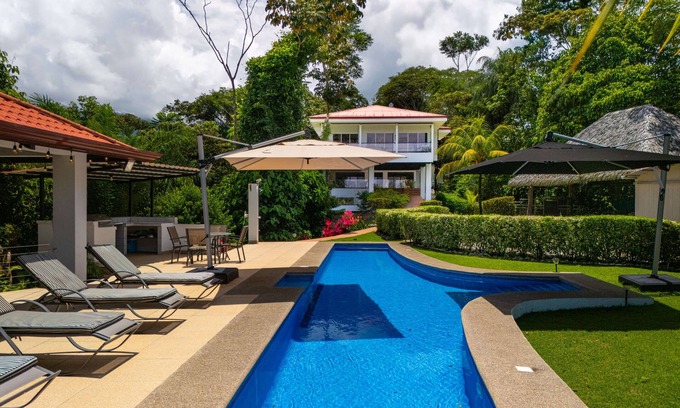 Ciudad Cortes House | Casa Palma Ojochal-gated property and very private-Ocean views-Perfect location