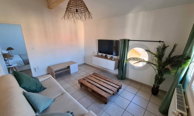 Jonage House | Casa Papidou, Charmante Maison au Calme