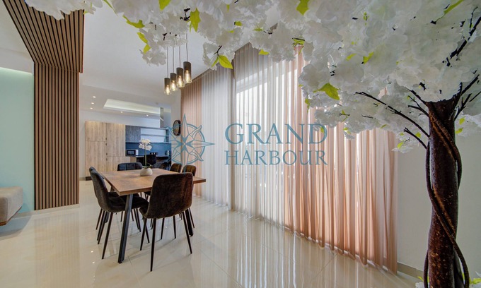 Ghaxaq House | Casa Paradiso in Ghaxaq - Private Rooftop Pool