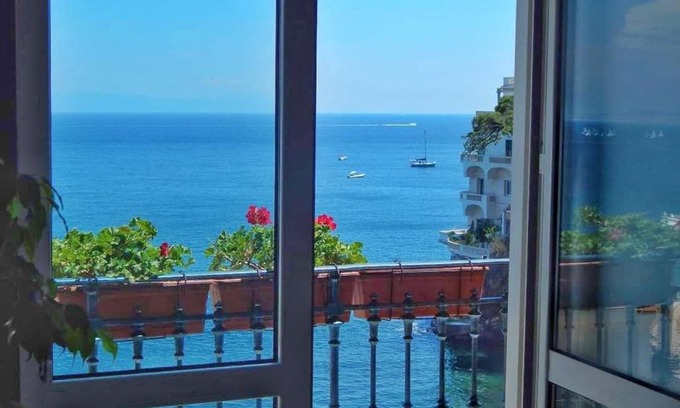 Posillipo Apartment | Casa Parthenope, a window on the sea