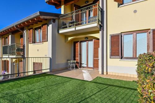 Costa Volpino Apartment | Casa Pierina - Lake View - by Host4U