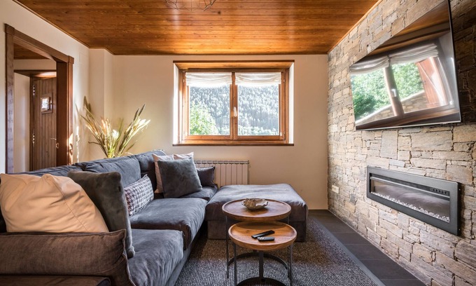 Pujo Ski Chalet | Casa Pujo by Totiaran, for 6 adults, in Salardu, 5 km from Baqueira