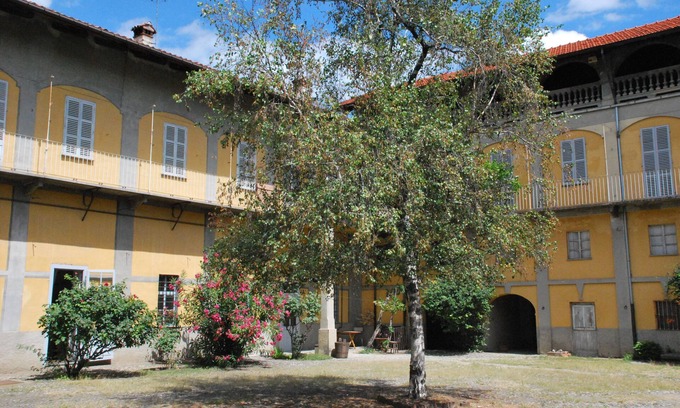 Costigliole Saluzzo Apartment | Casa Regis - Apartment in old mansion