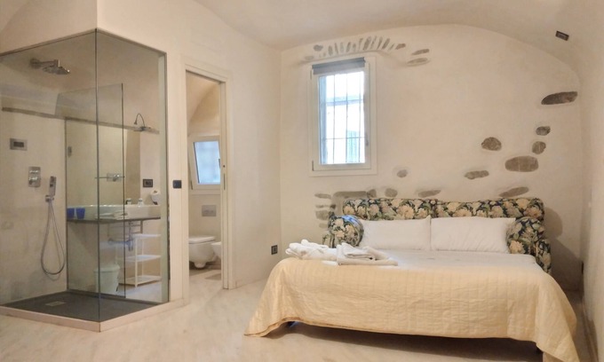 Dolceacqua House | Casa Roberta is a junior Suite located in a old village Dolceacqua.