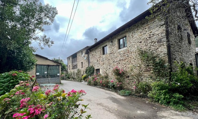 Yerbo Cottage | Casa rural con encanto,Wifi,chimenea en Navelgas