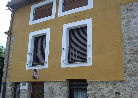 Linares de Riofrio House | Casa Rural Jim Morrison