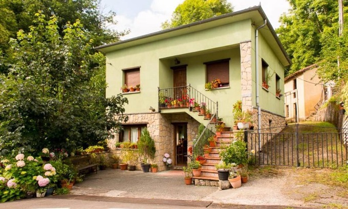 Paniceres House | Casa Rural Les Cabañes