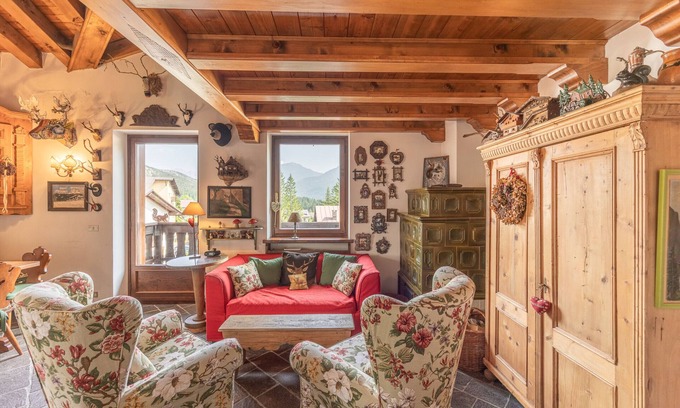 San Vito di Cadore Apartment | Casa Scoiattolo, with panoramic balcony