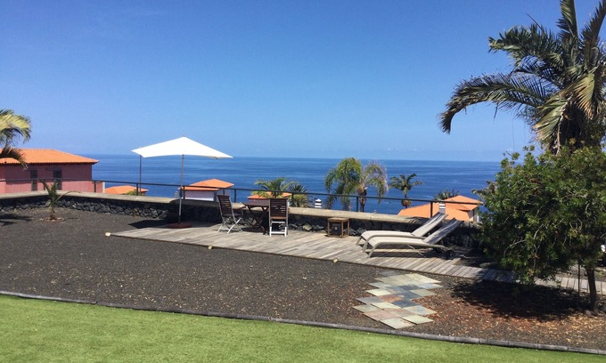 Juan Fernandez House | Casa Tagoro, facing the Ocean.