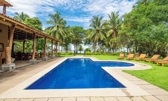 Playa Coyote Resort | Casa TiaCai Beachfront Resort in charming Costa De Oro/Bejuco District