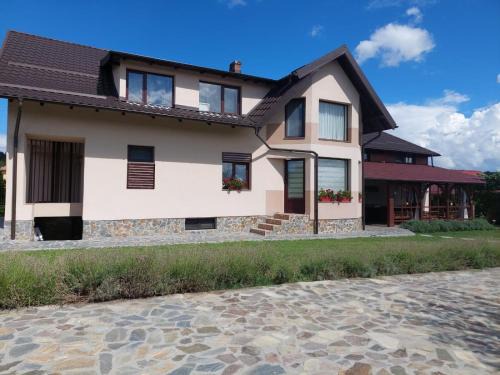 Albestii Paminteni House | Casa Tomescu