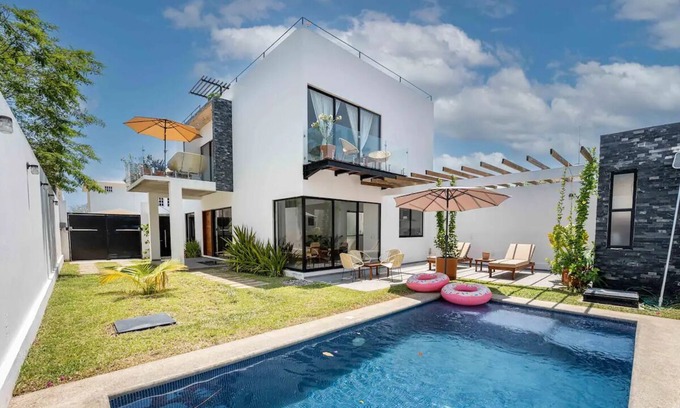 Los Tamarindos House | Casa Tres Iguanas, Gorgeous property in La Punta, Zicatela