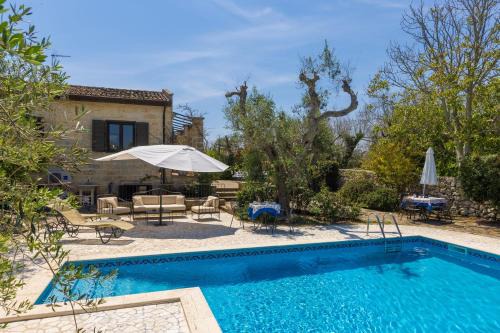 Uggiano la Chiesa Bed & Breakfast | Casa Ulmi con piscina