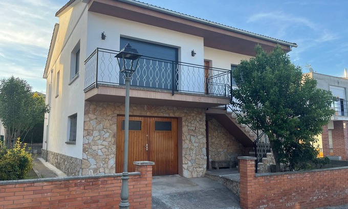 Les Planes d'Hostoles House | Casa Unifamiliar de 3 Dormitorios, Completamente Equipada