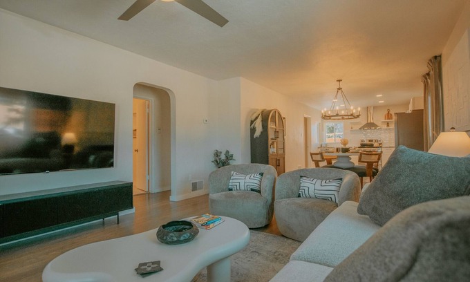 Albuquerque House | Casa Urbana-2BD+2BR+Hot Tub+Pet Friendly+No Pet Fee!
