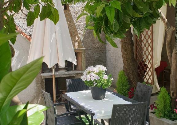 Martis Apartment | Casa vacanze con giardino e area barbecue