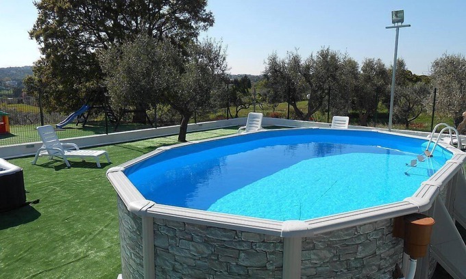 Casalini House | Casa Viola A: A welcoming apartment surrounded by the greenery, with Free WI-FI.