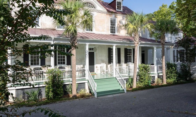 Cannonborough Elliotborough House | Casa Zoë: Bright Charleston Cottage Near King St.