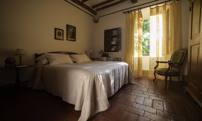 Ortonovo House | Casale Amati La Marchesa, ancient and fascinating oil mill between sea and hills.