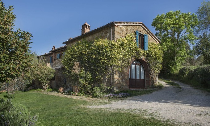 Sinalunga Apartment | Casale apartment 3 km from Rigomagno, Siena