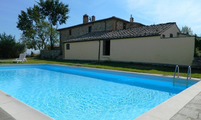 Monteroni d'Arbia Villa | Casale Stine In Monteroni d'arbia, Tuscany