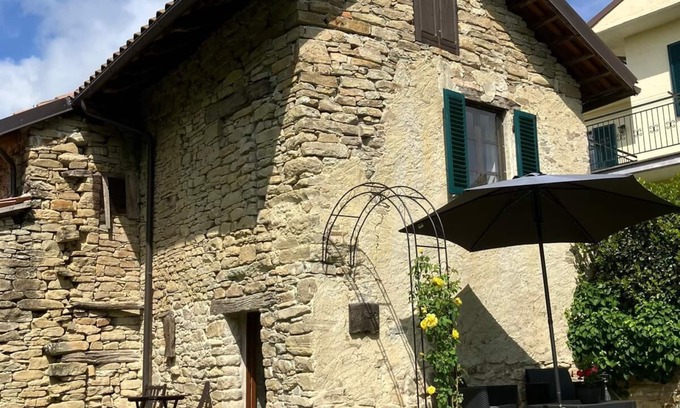 Murazzano Cottage | Casavabene Capriolo: cozy tiny house with tranquility, nature, and Italian charm
