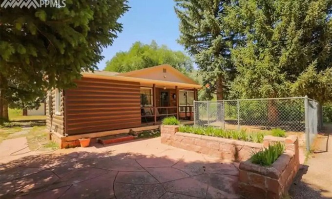 Cascade-Chipita Park Cabin | Cascade Cabin by the Creek