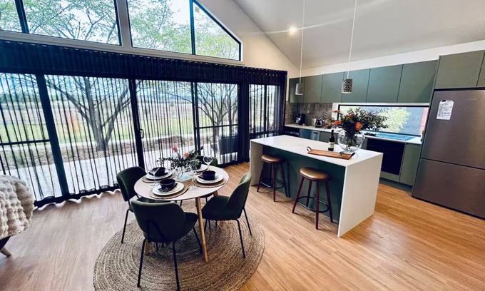 Budgee Budgee Villa | Cascade - Luxe 2-bedroom villa at Small Batch Brewery & Hop Farm on 40 acres