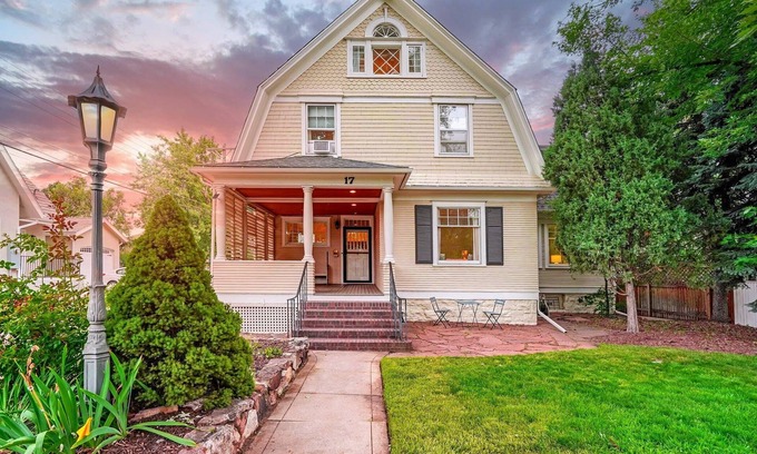 Old North End Villa | Cascading Manor! Mansion & Guesthouse w Fire Pit