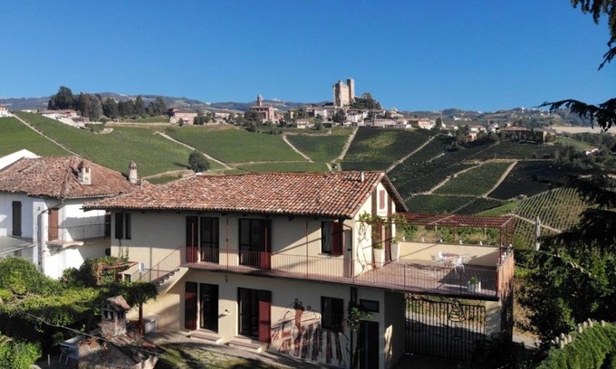 Serralunga d'Alba Apartment | Cascina Parafada