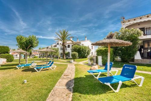 Cala en Porter Apartment | Casita al lado de la playa con piscina y jardines en Menorca