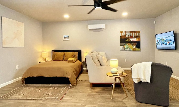 North San Antonio - SAT House | Casita at Casa Rambler (Pet-friendly guest house!)