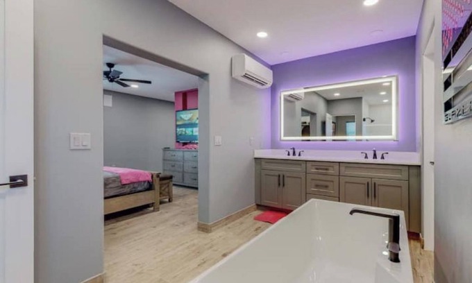 Heritage Hills House | Casita Container w/Hot tub & King Bed