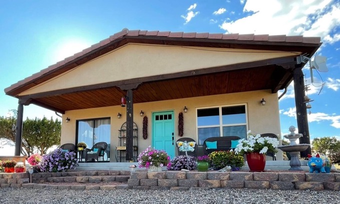 Pinon Hills House | Casita del Sol - Exceptional One Bedroom Santa Fe Home on 2.5 Acres