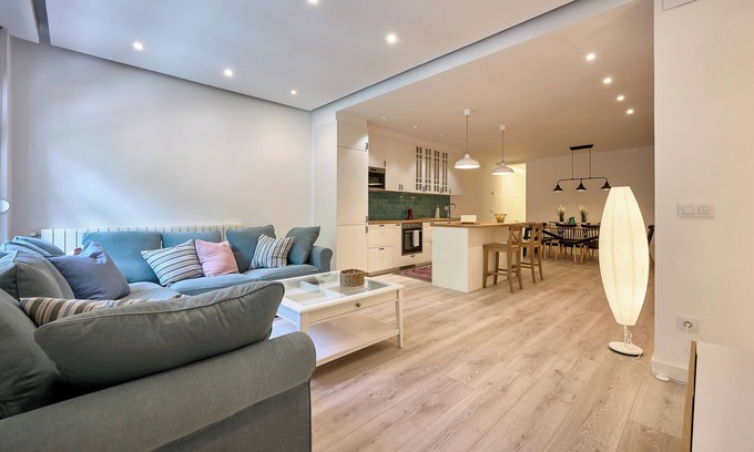 Logrono Apartment | Casita Mela - Apt. for 8 pax w/terrace in Logroño