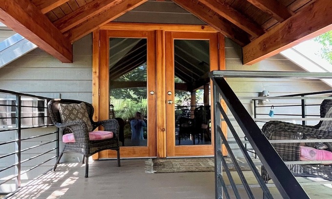 White Salmon House | Casita Rio Vista - Pets Allowed,Secluded Getaway