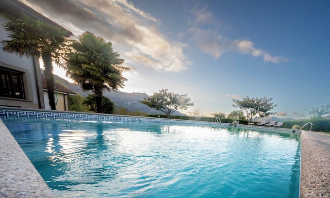 Ampuero Resort | Casona Cántabra con Piscina, Padel, Mucho Campo y Grandes Espacios Interiores!