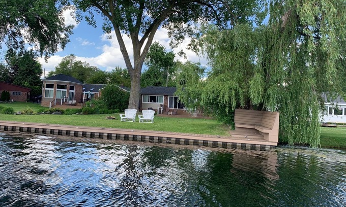 Waterford House | Cass Lk Lakefrnt 3 BR Home; Add'l 3BR Home next dr add'l bking 15 min. to Bham